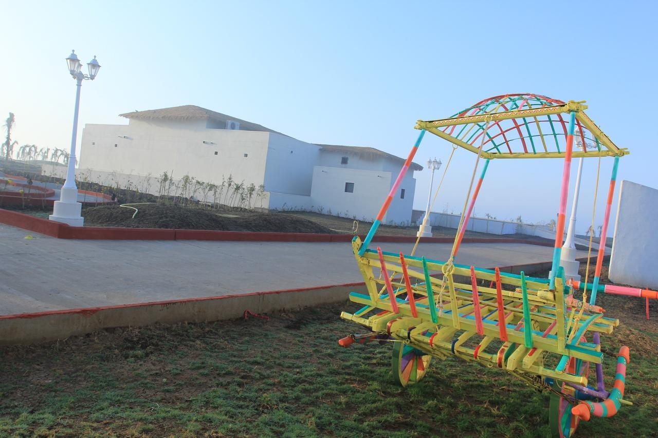 Serena Beach Resort Māndvi Esterno foto
