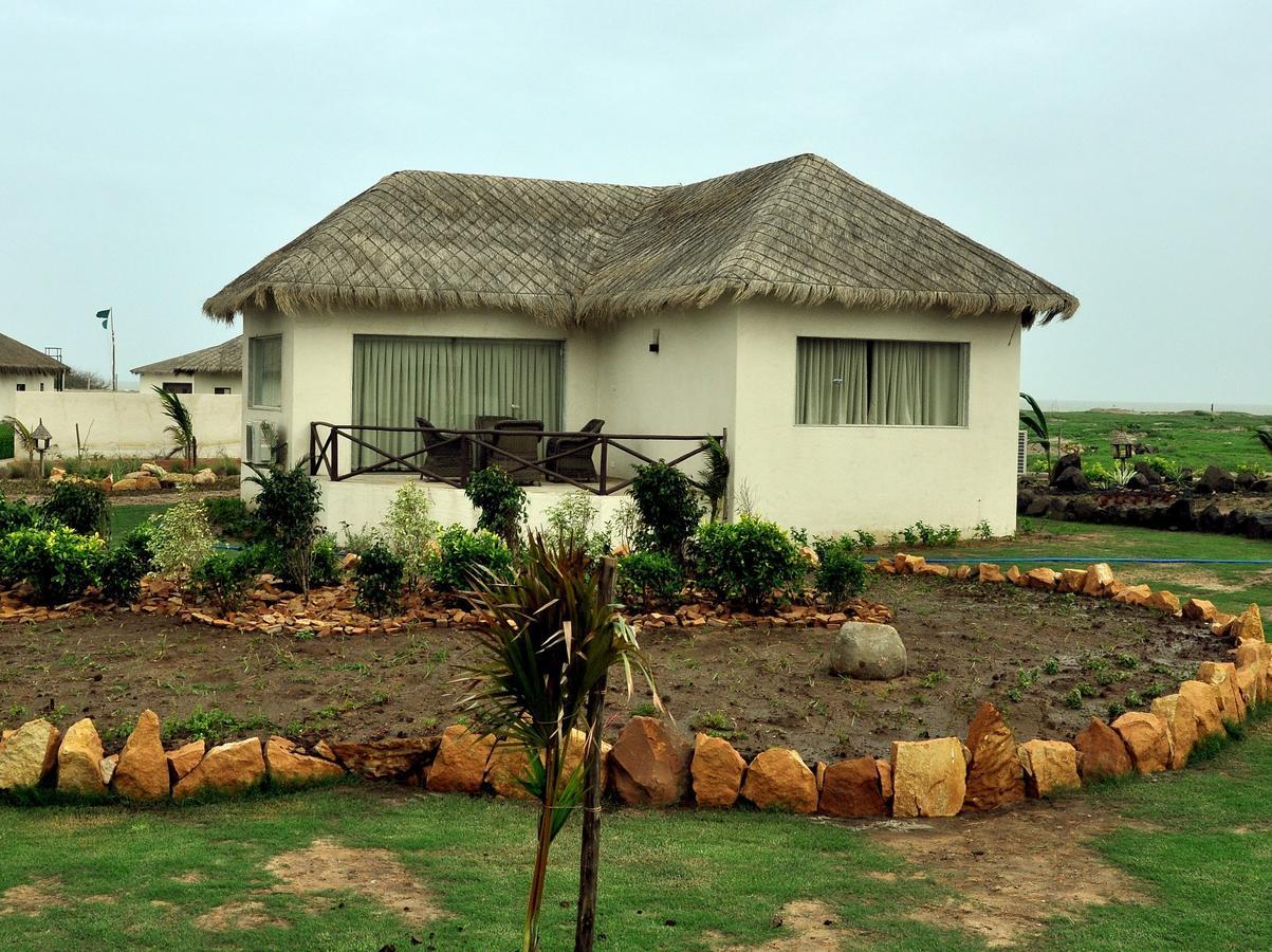 Serena Beach Resort Māndvi Esterno foto