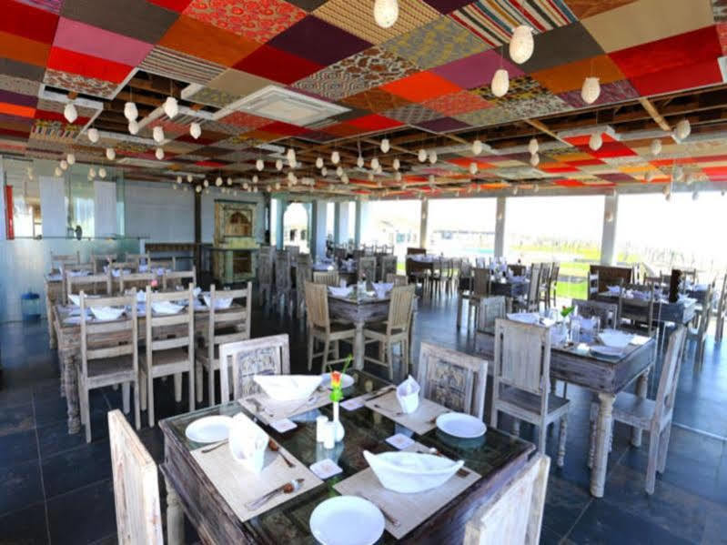 Serena Beach Resort Māndvi Esterno foto