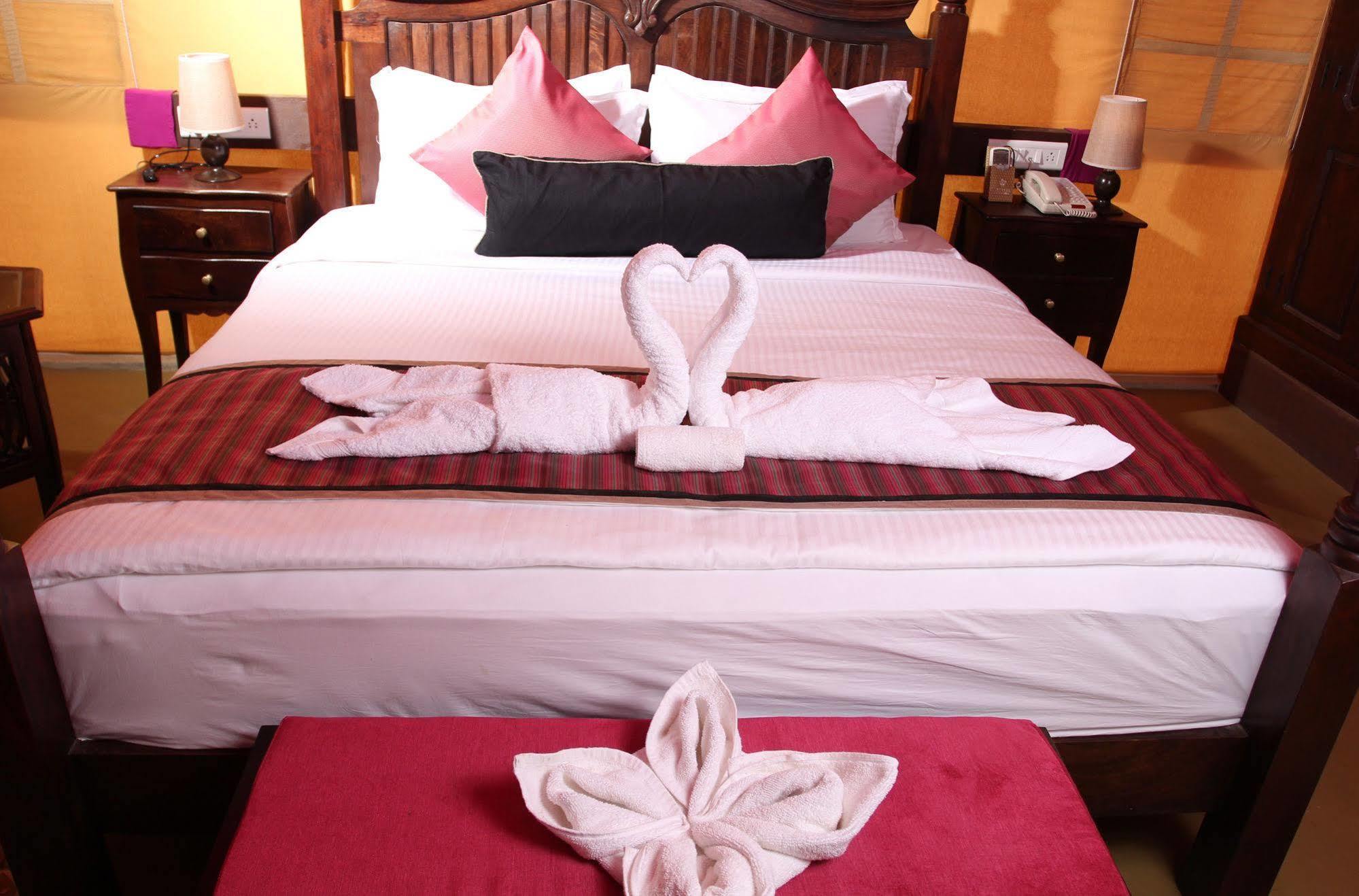 Serena Beach Resort Māndvi Esterno foto