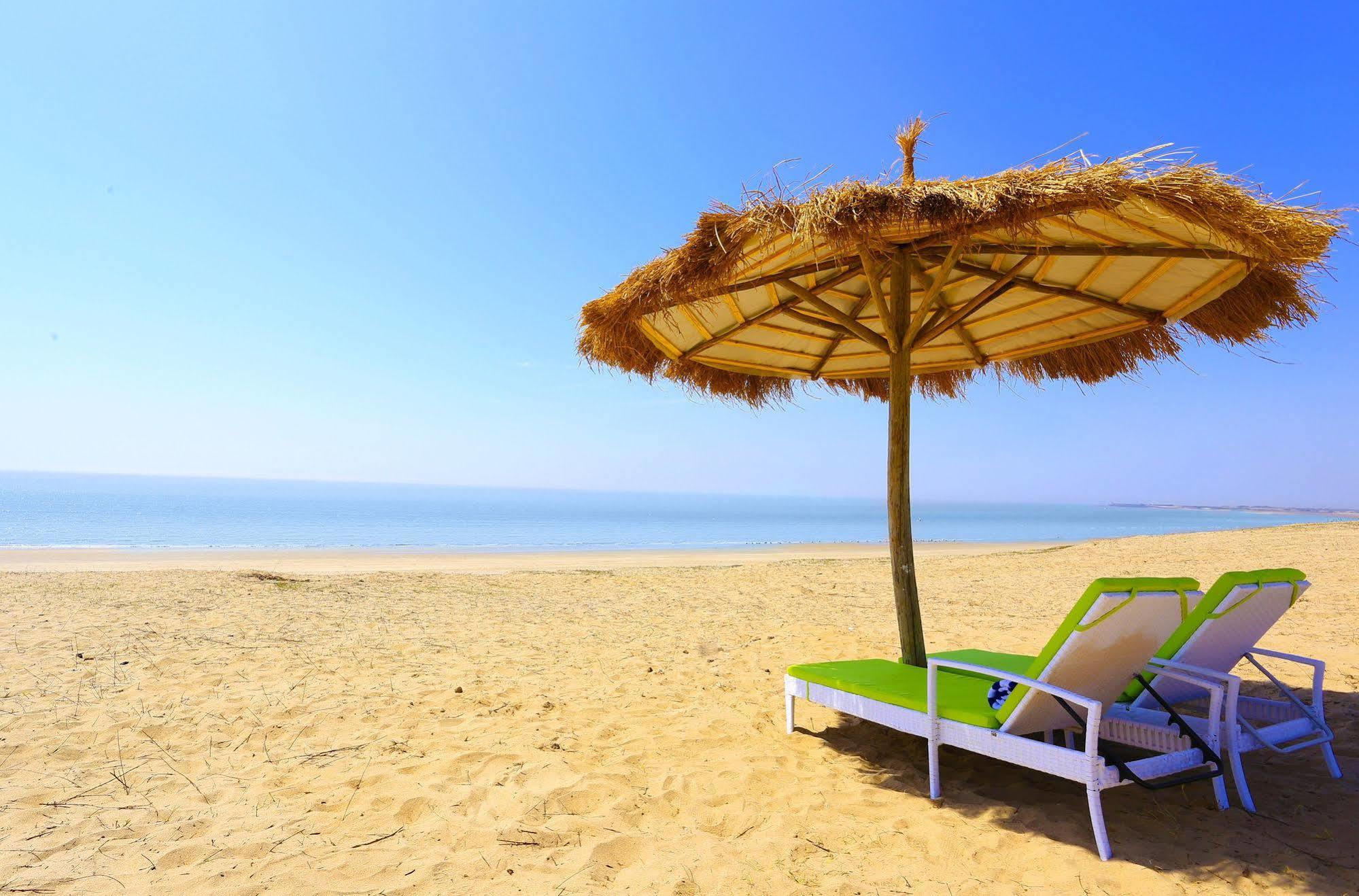 Serena Beach Resort Māndvi Esterno foto